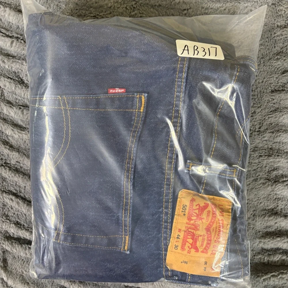 Levis 501 Original Fit Jeans Mens 44x30 Dark Wash Blue Denim Button Fly AB317